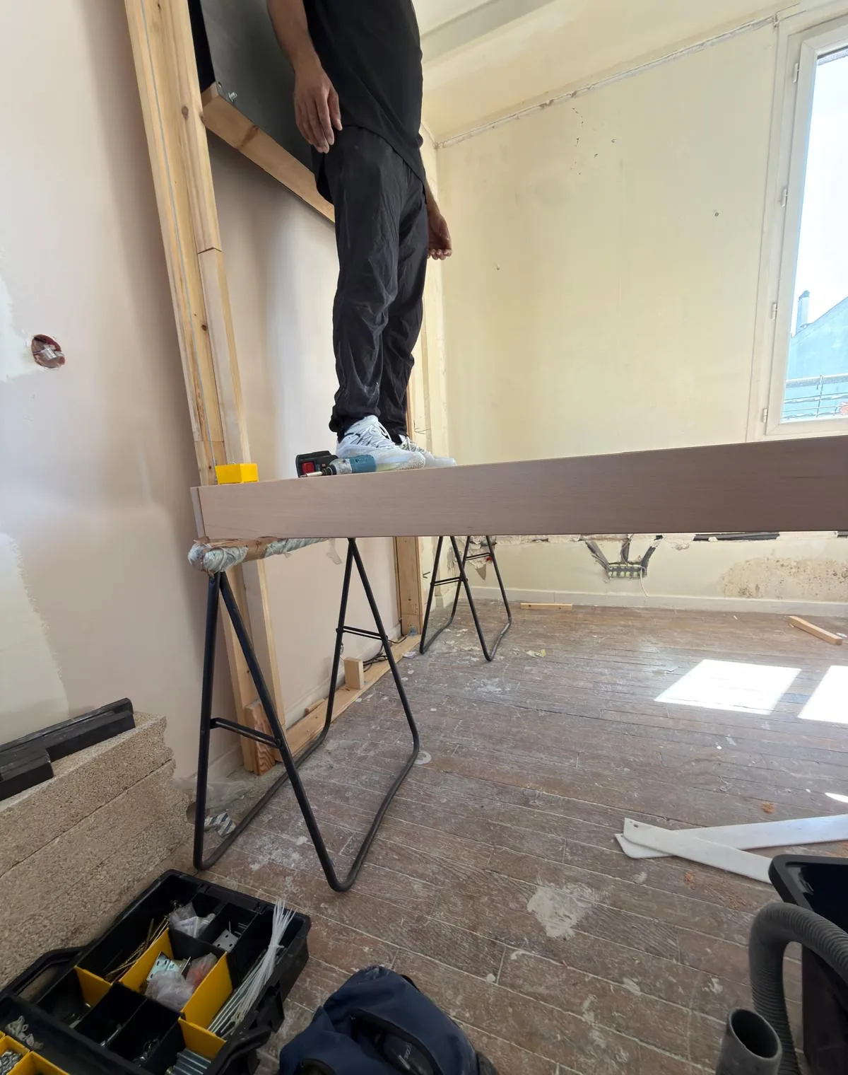 Montage de la structure du lit escamotable sur mesure